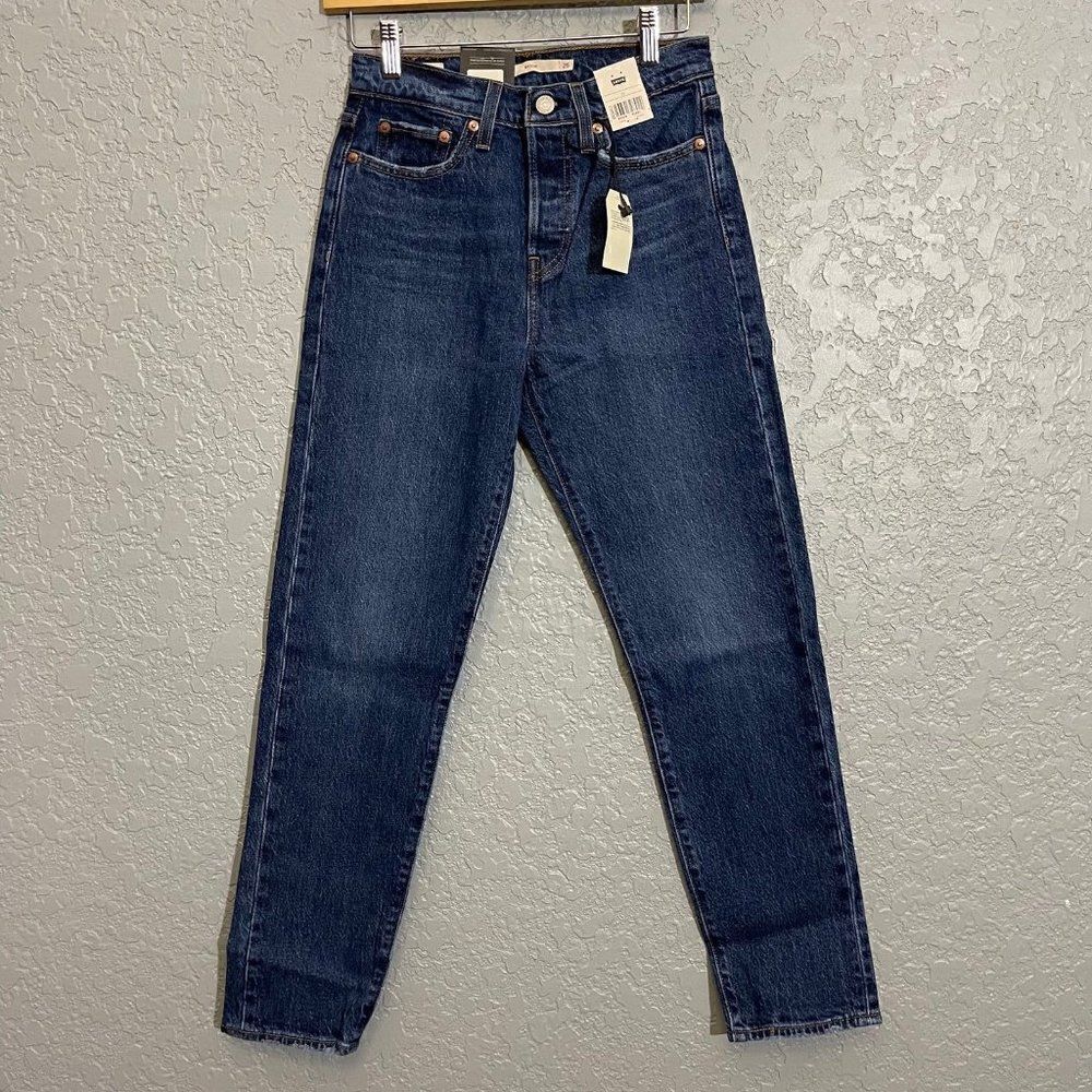 Levi’s New Wedgie Fit Jeans